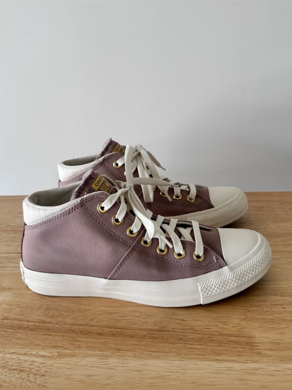 Converse Chuck Taylor All Star Women's Size 8 Pink/ Mauve  & Gold Madison